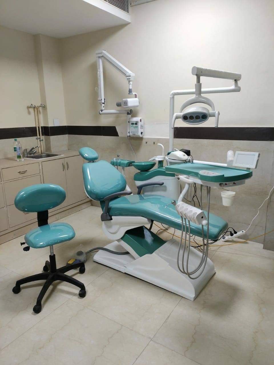 Dental treatment chair and equipment